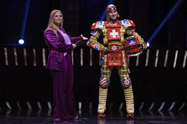 Starlight Express am 03.09.2026 im Starlight Express Theater in Bochum Die Entertainerin Beatrice Egli präsentiert den Charakter Ticktack ( Tom Rowland ), der den legendären Schweizer Glacier Express verkörpert.