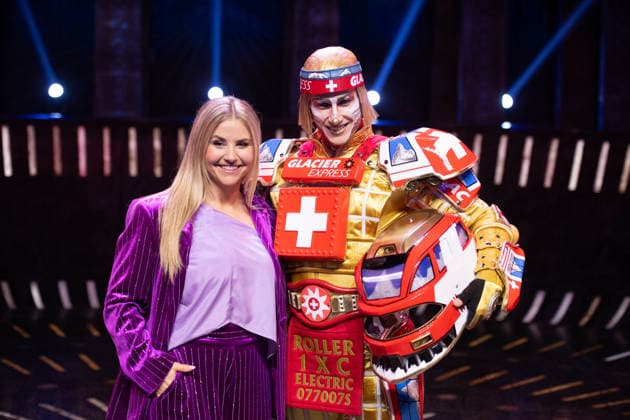 Die Saengerin Beatrice EGLI und der Saenger Tom ROWLAND im Kostuem des neuen Zugs TICK TACK der Glacier Express, Das Musical Starlight Express in Bochum praesentiert den schweizerischen Glacier Express TICK TACK als neuen Zug in der Show, Starlight Express Theater in Bochum, 12.06.2018.