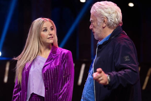 Die Saengerin Beatrice EGLI und der Kostuembildner John NAPIER, Das Musical Starlight Express in Bochum praesentiert den schweizerischen Glacier Express TICK TACK als neuen Zug in der Show, Starlight Express Theater in Bochum, 12.06.2018.