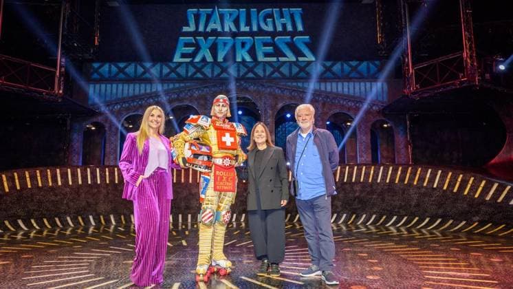Bochum: Starlight Express mit neuer Lok ** NUR FÜR REDAKTIONELLE ZWECKE ** EDITORIAL USE ONLY **<p>Beatrice Egli, Ticktack, Dame Arlene Philips (Regie) und John Napier (Kostüm- und Bühnenbild) am Donnerstag, den 3. September 2026, im Starlight Express in Bochum. Deutschland NRW Bochum Copyright: UwexErnst