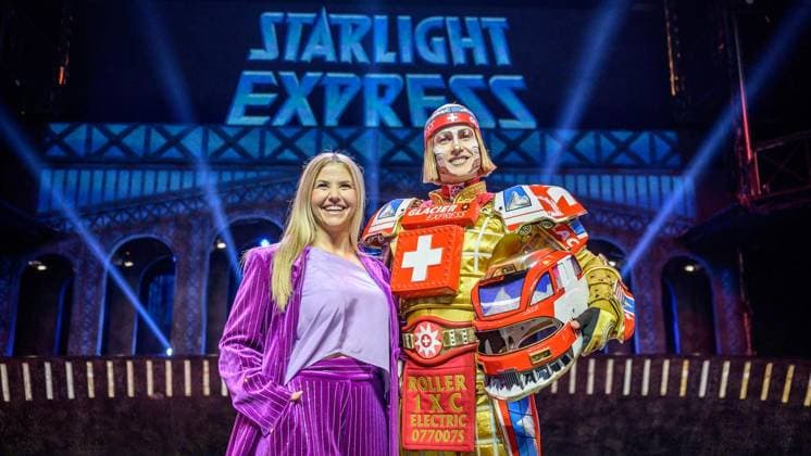 Bochum: Starlight Express mit neuer Lok ** NUR FÜR REDAKTIONELLE ZWECKE ** EDITORIAL USE ONLY **<p>Beatrice Egli und Ticktack, die neue Lok, am Donnerstag, den 3. September 2026, im Starlight Express in Bochum. Deutschland NRW Bochum Copyright: UwexErnst
