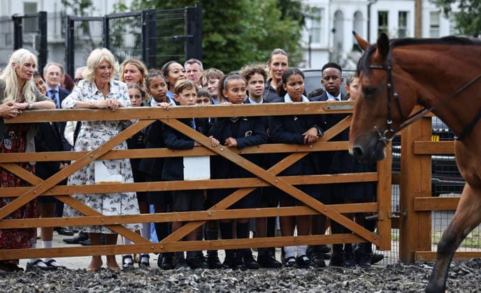 Queen Camilla visits Ebony Horse Club Britain s Queen Camilla stands with school children as she watches a riding demonstration during her visit to the Ebony Horse Club in south London on September 3, 2026, to mark the youth charity and community riding centre s 30th anniversary., Credit:HENRY NICHOLLS PA ROTA - B68 Avalon United Kingdom, London  Copyright: xHENRYxNICHOLLSx xPAxROTAx-xB68x xAvalonx 1130433048
