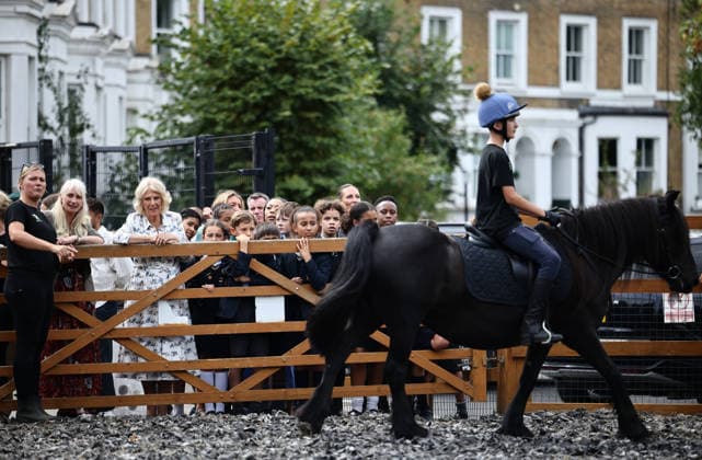 Queen Camilla visits Ebony Horse Club Britain s Queen Camilla stands with school children as she watches a riding demonstration during her visit to the Ebony Horse Club in south London on September 3, 2026, to mark the youth charity and community riding centre s 30th anniversary., Credit:HENRY NICHOLLS PA ROTA - B68 Avalon United Kingdom, London  Copyright: xHENRYxNICHOLLSx xPAxROTAx-xB68x xAvalonx 1130433061