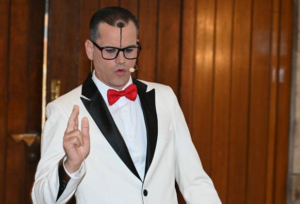 Der Clown Cesar Dias posiert bei der Programmvorstellung des 11. Kölner Weihnachtscircus