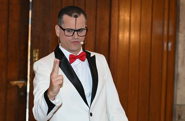 Entertainment Bilder des Tages Der Clown Cesar Dias posiert bei der Programmvorstellung des 11. Kölner Weihnachtscircus *** Clown Cesar Dias poses during the program presentation for the 11th Cologne Christmas Circus