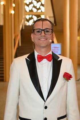 Der Clown Cesar Dias posiert bei der Programmvorstellung des 11. Kölner Weihnachtscircus