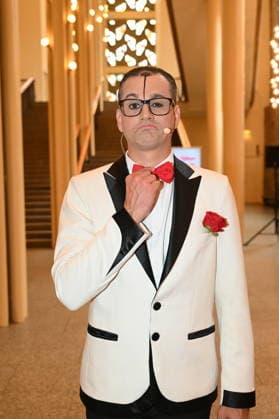 Der Clown Cesar Dias posiert bei der Programmvorstellung des 11. Kölner Weihnachtscircus