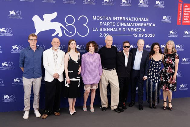 Foto IPP - Cinzia Camela Gruppo Editoriale LiveMedia Lido di Venezia 03 09 2026 Nella foto: VENICE, ITALY - SEPTEMBER 03: (L-R) Graham Broadbent, John Malkovich, Mariana Di Girolamo, Parker Posey, Director Martin McDonagh, Sam Rockwell, Steve Buscemi, Ailin Salas and Anita Overland attend the Wild Horse Nine Photocall during the 83rd Venice International Film Festival at Palazzo del Casino on September 03, 2026 in Venice, Italy. Photo: Cinzia Camela. Italy Photo Press - World Copyright Wild Horse Nine Photocall - Th
