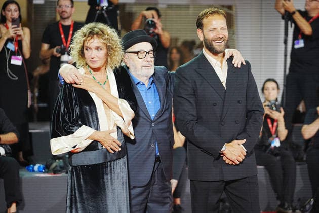 03 September Festival de Venise VENICE, ITALY - SEPTEMBER 03: (L-R) Alessandro Borghi, director Gianni Amelio, and Valeria Golino attend the Nessun Dolore Screening during the 83rd Venice International Film Festival at Sala Grande on September 03, 2026 in Venice, Italy. Photo: Laurent Lairys. venise  Copyright: xLaurentxLairysx