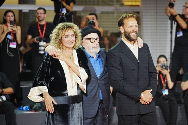 03 September Festival de Venise VENICE, ITALY - SEPTEMBER 03: (L-R) Alessandro Borghi, director Gianni Amelio, and Valeria Golino attend the Nessun Dolore Screening during the 83rd Venice International Film Festival at Sala Grande on September 03, 2026 in Venice, Italy. Photo: Laurent Lairys. venise  Copyright: xLaurentxLairysx