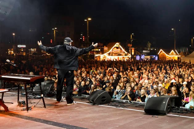 IC Falkenberg bei der Veranstaltung Halle steht auf. Für Demokratie. Für Zusammenhalt. Für Sachsen-Anhalt. auf dem Marktplatz. Halle (Saale), 03.09.2028 *** IC Falkenberg at the event Halle, Rise Up! For Democracy, For Solidarity, For Saxony-Anhalt on the market square in Halle (Saale), September 3, 2028 Foto:xR.xStoffelsx xFuturexImagex halle_6924