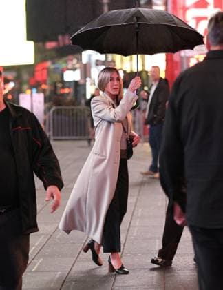 Jennifer Aniston is seen filming ˜The Morning Show™ in Times Square Featuring: Jennifer Aniston Where: New York City, New York, United States When: 03 Sep 2026 Credit: Jose Perez INSTARimages EDITORIAL USE ONLY. NOT FOR USE BY NEWSPAPERS BASED IN THE UK. Copyright: xx instar55974524
