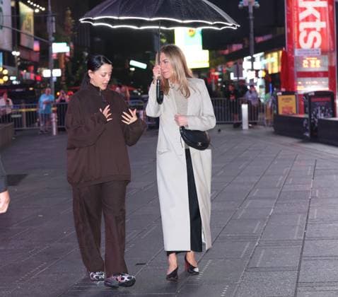 Jennifer Aniston is seen filming ˜The Morning Show™ in Times Square Featuring: Jennifer Aniston Where: New York City, New York, United States When: 03 Sep 2026 Credit: Jose Perez INSTARimages EDITORIAL USE ONLY. NOT FOR USE BY NEWSPAPERS BASED IN THE UK. Copyright: xx instar55974532