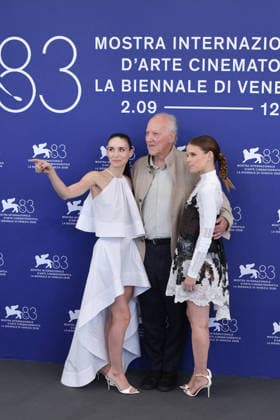 83rd Venice Film Festival Photocall 83rd Venice Film Festival Venice International Film Festival Bucking Fastard Photocall Rooney Mara, Kate Mara, and Director Werner Herzog attend the Bucking Fastard Photocall Photos by Thomas Bohlen Starface 459366 September 3, 2026 Venice, Italy  Copyright: xThomasxBohlenx STAR_459366_115