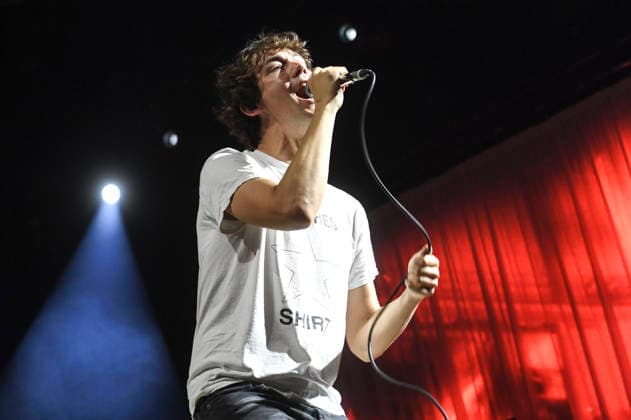 Henning May von AnnenMayKantereit live bei einem Konzert in der ZAG-Arena. Hannover, 03.09.2026