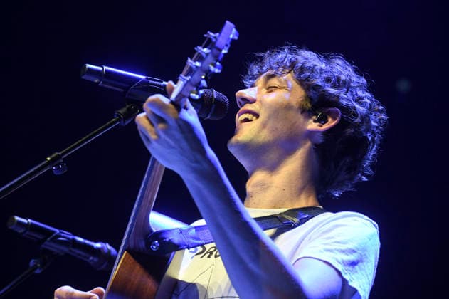 Henning May von AnnenMayKantereit live bei einem Konzert in der ZAG-Arena. Hannover, 03.09.2026