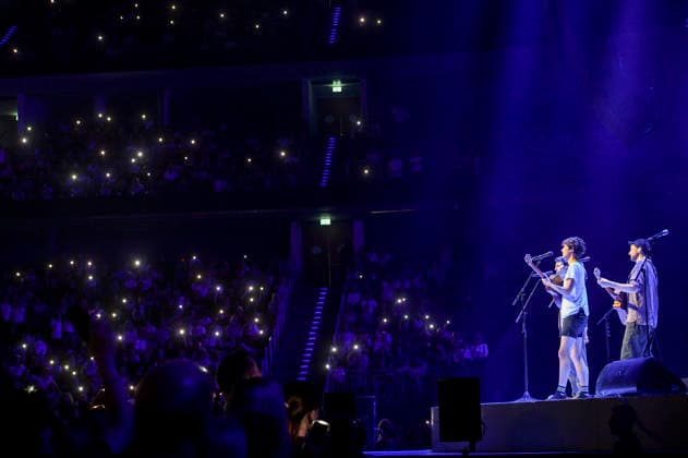 Christopher Annen, Henning May und Severin Kantereit von AnnenMayKantereit live bei einem Konzert in der ZAG-Arena. Hannover, 03.09.2026