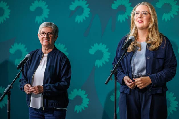 News Bilder des Tages Auftaktstatement von Buendnis 90 Die Gruenen Fraktionsvorsitzende Britta Hasselmann und Fraktionsvorsitzende Katharina Droege bei einem Auftaktstatement vor einer Klausursitzung von Buendnis 90 Die Gruenen. am 04.09.26 in Berlin. Berlin Berlin Deutschland Reichstag *** Opening remarks by Alliance 90 The Greens parliamentary group leaders Britta Hasselmann and Katharina Droege during an opening statement before a closed-door meeting of Alliance 90 The Greens on September 4, 2026, in Berlin, Berlin, Berlin, Germany, Reichstag