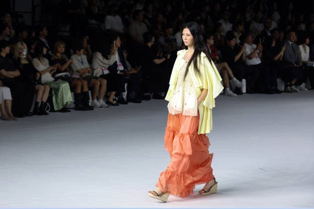 Seoul Fashion Week S S 2027 - Runway - CAHIERS A model walks the runway for designer Kim Ah Young s CAHIERS collection during the Seoul Fashion Week S S 2027 at Dongdaemun Design Plaza (DDP) in Seoul, South Korea, on September 04, 2026. Seoul South Korea  Copyright: xMatrixxImagesx xJungxUi-Chelx