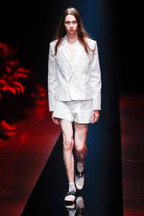 September 4, 2026, Tokyo, Japan: A model wearing fashion brand WISHARAWISH walks down the runway during the Rakuten Fashion Week TOKYO 2027 Spring Summer Collection. The fashion week runs from August 31 to September 5. Tokyo Japan  - ZUMAm191 20260904_aap_m191_029 Copyright: xRodrigoxReyesxMarinx