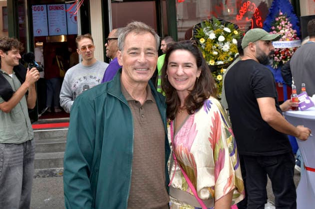 Jan Sosniok mit Ehefrau Nadine bei der Eröffnung des veganen Dönerladens Döner Pro von Frederick Lau in der Oranienstraße 190 in Berlin-Kreuzberg. Berlin, 04.09.2026