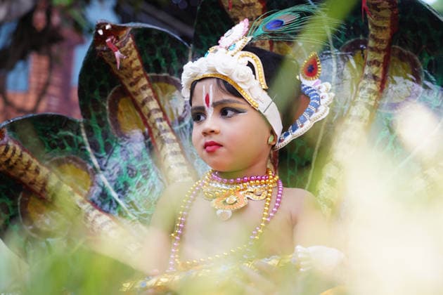 News Bilder des Tages September 4, 2026, Dhaka, Dhaka, Bangladesh: DHAKA, September 4, 2026: A traditional procession, held for around 400 years, took place in Dhaka to mark the birth anniversary of Lord Krishna, an important Hindu religious festival...The procession began at Palashi intersection and proceeded through the streets of Old Dhaka before concluding at Bahadur Shah Park...Participants carried out various decorations and symbolic displays based on Hindu religious and mythological stories. Young children dressed as different mythological characters were among those taking part in the procession...Men, women and people of different ages also joined the procession, creating a festive atmosphere along the route from Palashi to Bahadur Shah Park...The centu - ZUMAk185 20260904_zip_k185_033 Copyright: xRubelxKarmakerx