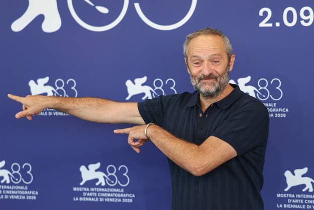 (260904) -- VENICE, Sept. 4, 2026 -- French director Cedric Kahn of the film 15 18 (A Place To Heal) poses for the photocall during the 83rd Venice International Film Festival in Venice, Italy, Sept. 4, 2026. ) ITALY-VENICE-FILM FESTIVAL-15 18-PHOTOCALL WangxKaiyan 