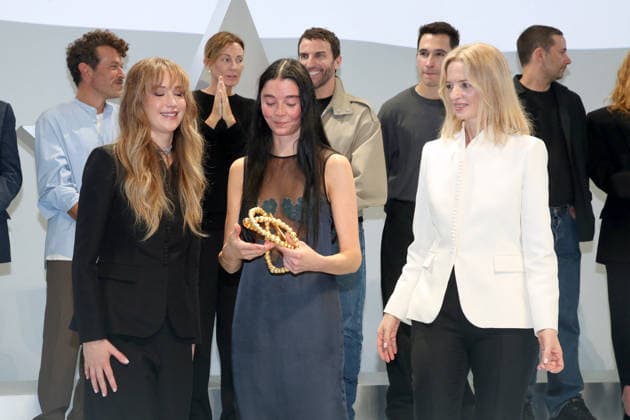 Jennifer Lawrence, Julie Kegels (LVMH Prize) and Delphine Arnault, Chairwoman of Dior and the LVMH Prize, at the LVMH Prize 2026 at the Fondation Vuitton, Paris, September 4, 2026 Bertrand Rindoff Bestimage LVMH Prize 2026 at the Vuitton Foundation in Paris, France Paris, France  Copyright: xBERTRANDxRINDOFFxPETROFFx xBESTIMAGExBERTRANDxRINDOFFxPETROFFx xBESTIMAGEx