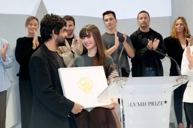 Urassaya Sperbund Yaya presents the Prix Savoir Faire to Anial Padia, founder of YOSHITA 1967, at the LVMH Prize 2026 at the Fondation Vuitton, Paris, September 4, 2026 Bertrand Rindoff Bestimage LVMH Prize 2026 at the Vuitton Foundation in Paris, France Paris, France  Copyright: xBERTRANDxRINDOFFxPETROFFx xBESTIMAGExBERTRANDxRINDOFFxPETROFFx xBESTIMAGEx