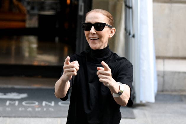 Just days before her return to the stage, Celine Dion with fans outside her hotel, the Hotel Royal Monceau in Paris, France, on September 4, 2026. Lionel Urman, Bestimage, Paris, France  Copyright: xLIONELxURMANxx xBESTIMAGExLIONELxURMANxx xBESTIMAGEx