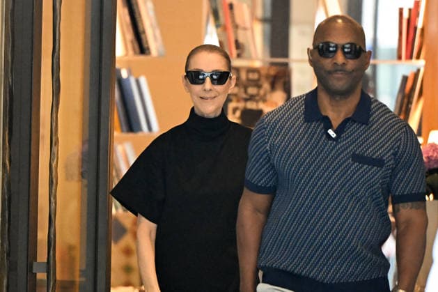 Just a few days before her return to the stage, Céline Dion with her fans outside her hotel, the Royal Monceau, in Paris, France. Just days before her return to the stage, Céline Dion with fans outside her hotel, the Royal Monceau, in Paris, France 459399 2026 09 04 Paris France  Copyright: xL.Urmanx xStarfacex STAR_459399_013