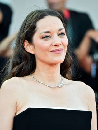 IPA88110978 - Venice, 83rd Venice International Film Festival 2026 - Night 3 - Red carpet for *Nelson san, anata wa hito wo koroshimashitaka?* (*Mr. Nelson, Did You Kill People?*) - Pictured: Marion Cotillard  Copyright: xManuelexMangiarottix xPoolxPhotoxEventsx08x 88110978
