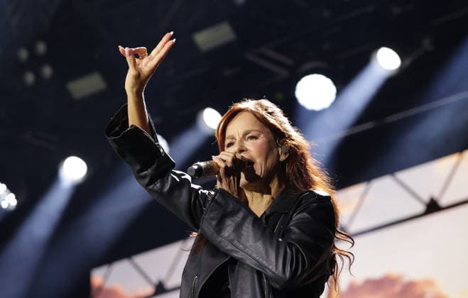 Entertainment Bilder des Tages Johannes Oerding und BandAndrea BergLive Konzert im Rahmen von Stars am Strand Timmendorfer Strand *** Johannes Oerding and Band, Andrea Berg: Live Concert as Part of Stars am Strand in Timmendorfer Strand