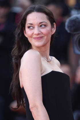 Marion Cotillard bei der Premiere des Kinofilms Mr. Nelson, Did You Kill People Nelson-san, anata wa hito o koro shimashita ka? auf der Biennale di Venezia 2023 83. Internationale Filmfestspiele von Venedig im Palazzo del Cinema. Venedig, 04.09.202+
