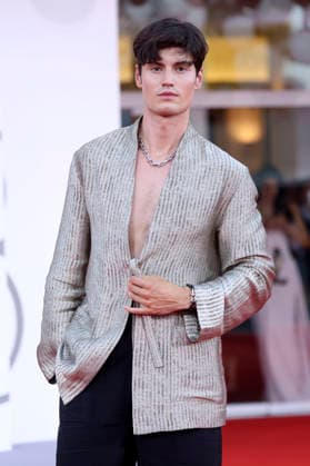 Moritz Hau bei der Premiere des Kinofilms Mr. Nelson, Did You Kill People Nelson-san, anata wa hito o koro shimashita ka? auf der Biennale di Venezia 2023 83. Internationale Filmfestspiele von Venedig im Palazzo del Cinema. Venedig, 04.09.202+
