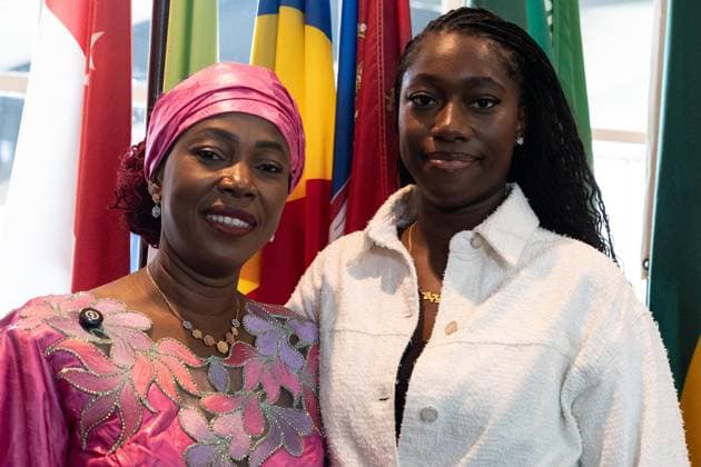 News Bilder des Tages September 4, 2026, Bronx, New York, USA: First Lady of Sierra Leone Fatima Maada Bio poses with daughter Tida after speaking to the press after delivering speech at General Assembly to promote campaign Hands off our girls , campaign to fight sexual violence, child marriage, trafficking and teenage pregnancies at UN Headquarters in New York, NY on September 4, 2026. First Lady of Sierra Leone Fatima Maada Bio is a President of the Organization of African First Ladies for Development. She was joined by her daughter Tida. Bronx USA - ZUMAr339 20260904_znp_r339_016 Copyright: xLevxRadinx