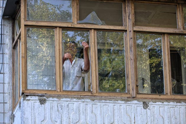 News Bilder des Tages RECORD DATE NOT STATED A man removes broken glass from a window frame on the balcony of a residential building damaged by a Russian attack in Odesa, Ukraine, on September 4, 2026. Overnight on September 4, Russian forces launched a massive attack on civilian infrastructure in the Odesa region. A 60-year-old man was killed and at least five people were injured, including a child (Photo by Nina Liashonok Ukrinform) Man killed in massive Russian attack on Odesa and region  Copyright: xNinaxLiashonokx