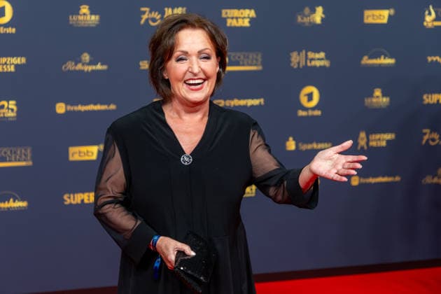 Leipzig - Große Preisverleihung in der Messe: Deutschlands größter Publikumspreis wird zum 32. Mal verliehen 04.09.2026 ab 18 Uhr Leipzig, Messe-Allee 1 (Leipziger Messe) Im Foto: Ute Freudenberg, Sängerin Deutschlands größter Publikumspreis, die Goldene Henne wird am 4. September 2026 zum 32. Mal vergeben. Die Preisverleihung findet erneut in Leipzig statt und wird vor rund 4.500 Zuschauern in der HALLE:EINS der Leipziger Messe zum zweiten Mal in der ARD live ab 20.15 Uhr übertragen. Die Preise in den Kategorien Entertainment, Film & Fernsehen, Musik und Sport werden traditionell von den Zuschauern bestimmt. Leipzig Leipziger Messe Sachsen Deutschland Copyright: xEHLxMedia BjörnxStachx 20260904_goldenehenne-leipzig-roterteppich_4