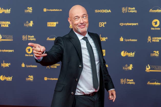 Leipzig - Große Preisverleihung in der Messe: Deutschlands größter Publikumspreis wird zum 32. Mal verliehen 04.09.2026 ab 18 Uhr Leipzig, Messe-Allee 1 (Leipziger Messe) Im Foto: Bernd Heinrich Graf (Der Graf), Sänger und Frontmann von Unheilig Deutschlands größter Publikumspreis, die Goldene Henne wird am 4. September 2026 zum 32. Mal vergeben. Die Preisverleihung findet erneut in Leipzig statt und wird vor rund 4.500 Zuschauern in der HALLE:EINS der Leipziger Messe zum zweiten Mal in der ARD live ab 20.15 Uhr übertragen. Die Preise in den Kategorien Entertainment, Film & Fernsehen, Musik und Sport werden traditionell von den Zuschauern bestimmt. Leipzig Leipziger Messe Sachsen Deutschland Copyright: xEHLxMedia BjörnxStachx 20260904_goldenehenne-leipzig-roterteppich_55