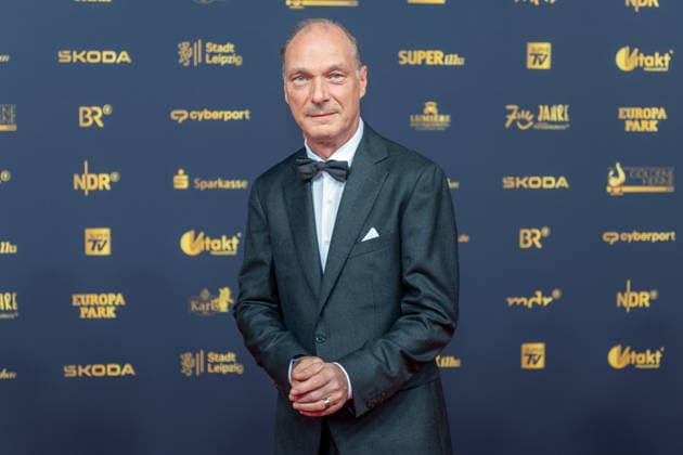 Leipzig - Große Preisverleihung in der Messe: Deutschlands größter Publikumspreis wird zum 32. Mal verliehen 04.09.2026 ab 18 Uhr Leipzig, Messe-Allee 1 (Leipziger Messe) Im Foto: Martin Brambach, Schauspieler Deutschlands größter Publikumspreis, die Goldene Henne wird am 4. September 2026 zum 32. Mal vergeben. Die Preisverleihung findet erneut in Leipzig statt und wird vor rund 4.500 Zuschauern in der HALLE:EINS der Leipziger Messe zum zweiten Mal in der ARD live ab 20.15 Uhr übertragen. Die Preise in den Kategorien Entertainment, Film & Fernsehen, Musik und Sport werden traditionell von den Zuschauern bestimmt. Leipzig Leipziger Messe Sachsen Deutschland Copyright: xEHLxMedia BjörnxStachx 20260904_goldenehenne-leipzig-roterteppich_62