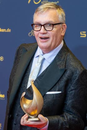 Leipzig - 32. Goldene Henne in Leipzig: Hape Kerkeling erhält die Goldene Henne bei der Publikumswahl Film & Fernsehen 04.09.2026 ab 18 Uhr Leipzig, Messe-Allee 1 (Leipziger Messe) Fotograf:EHL Media Björn Stach im Foto: Hape Kerkeling erhält die Goldene Henne bei der Publikumswahl Film & Fernsehen Deutschlands größter Publikumspreis, die Goldene Henne wird am 4. September 2026 zum 32. Mal vergeben. Die Preisverleihung findet erneut in Leipzig statt und wird vor rund 4.500 Zuschauern in der HALLE:EINS der Leipziger Messe zum zweiten Mal in der ARD live ab 20.15 Uhr übertragen. Die Preise in den Kategorien Entertainment, Film & Fernsehen, Musik und Sport werden traditionell von den Zuschauern Copyright: xEHLxMedia BjörnxStachx 20260904_Leipzig-Goldene-Hape_Kerkeling_1