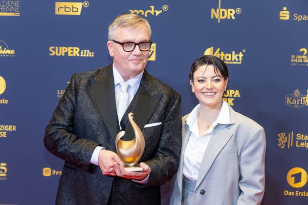 Leipzig - 32. Goldene Henne in Leipzig: Hape Kerkeling erhält die Goldene Henne bei der Publikumswahl Film & Fernsehen 04.09.2026 ab 18 Uhr Leipzig, Messe-Allee 1 (Leipziger Messe) Fotograf:EHL Media Björn Stach im Foto: Hape Kerkeling erhält die Goldene Henne bei der Publikumswahl Film & Fernsehen Deutschlands größter Publikumspreis, die Goldene Henne wird am 4. September 2026 zum 32. Mal vergeben. Die Preisverleihung findet erneut in Leipzig statt und wird vor rund 4.500 Zuschauern in der HALLE:EINS der Leipziger Messe zum zweiten Mal in der ARD live ab 20.15 Uhr übertragen. Die Preise in den Kategorien Entertainment, Film & Fernsehen, Musik und Sport werden traditionell von den Zuschauern Copyright: xEHLxMedia BjörnxStachx 20260904_Leipzig-Goldene-Hape_Kerkeling_3