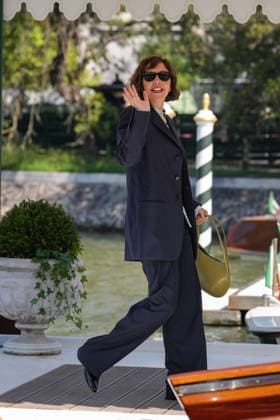 Maggie Gyllenhaal is seen at the Hotel Excelsior Venice Lido pier during the 83rd Venice International Film Festival on September 4, 2026, in Venice, Italy. Lucia Sabatelli, Venice, Italy  Copyright: xLuciaxSabatellix xBestimagexLuciaxSabatellix xBestimagex