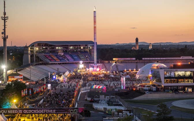 Übersicht beim Glücksgefühle Festival auf dem Hockenheimring. Hockenheim Baden-Württemberg Deutschland