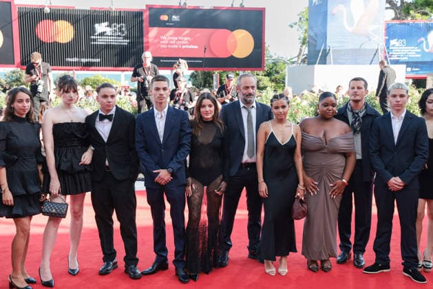 Zoe Monpar (2nd L), Kenji Peyran (4th L), Malou Khebizi, director Cédric Kahn, and Raphaël Besson (2nd from right) attending the September 4, 2026, screening of *A Place to Heal* (15 18) during the 83rd Venice International Film Festival at the Sala Grande in Venice, Italy. Lucia Sabatelli, Venice, Italy  Copyright: xLuciaxSabatellix xBestimagexLuciaxSabatellix xBestimagex