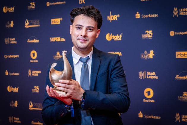 LEIPZIG, DEUTSCHLAND 4. SEPTEMBER 2026 Verleihung der Goldenen Henne 2026 Bei der Gala werden erneut Persönlichkeiten aus Unterhaltung, Fernsehen, Musik und Sport ausgezeichnet. Hier der Helfer Majeed Yarim der bei der amokfahrt in leipzig erste hilfe geleistet hat Goldene Henne 2026 - Roter Teppich