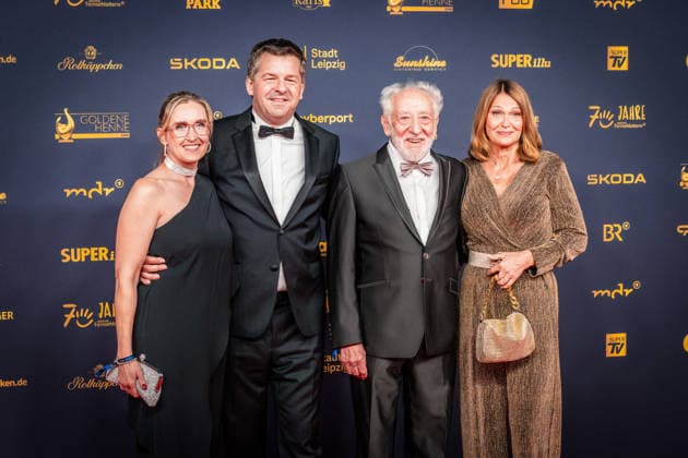 LEIPZIG, DEUTSCHLAND 4. SEPTEMBER 2026 Verleihung der Goldenen Henne 2026 auf dem roten Teppich in der Messehalle 1 in Leipzig. Bei der Gala werden erneut Persönlichkeiten aus Unterhaltung, Fernsehen, Musik und Sport ausgezeichnet. Sven Schulze mit Dieter Hallervorden Goldene Henne 2026 - Roter Teppich