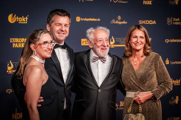 LEIPZIG, DEUTSCHLAND 4. SEPTEMBER 2026 Verleihung der Goldenen Henne 2026 auf dem roten Teppich in der Messehalle 1 in Leipzig. Bei der Gala werden erneut Persönlichkeiten aus Unterhaltung, Fernsehen, Musik und Sport ausgezeichnet. Sven Schulze mit Dieter Hallervorden Goldene Henne 2026 - Roter Teppich