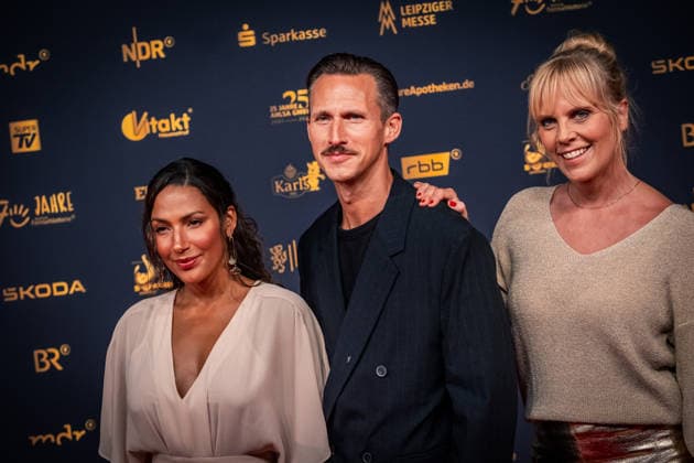 LEIPZIG, DEUTSCHLAND 4. SEPTEMBER 2026 Verleihung der Goldenen Henne 2026 auf dem roten Teppich in der Messehalle 1 in Leipzig. Bei der Gala werden erneut Persönlichkeiten aus Unterhaltung, Fernsehen, Musik und Sport ausgezeichnet. Melanie Marschke, Johannes Hendrik Langer und Amy Musul, Soko Leipzig Goldene Henne 2026 - Roter Teppich