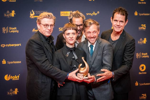 LEIPZIG, DEUTSCHLAND 4. SEPTEMBER 2026 Verleihung der Goldenen Henne 2026 in der Messehalle 1 in Leipzig. Bei der Gala werden erneut Persönlichkeiten aus Unterhaltung, Fernsehen, Musik und Sport ausgezeichnet. Hier die Crew von Babylon Berlin um Tom Tykwer Goldene Henne 2026 - Roter Teppich